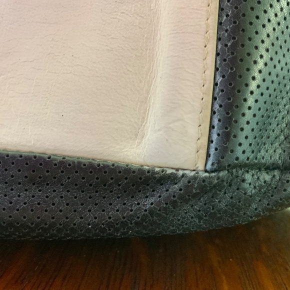 CHANEL PERFORATED KISS TOP CLOSURE BOW BLACK HANDBAG - Picture 6 of 14